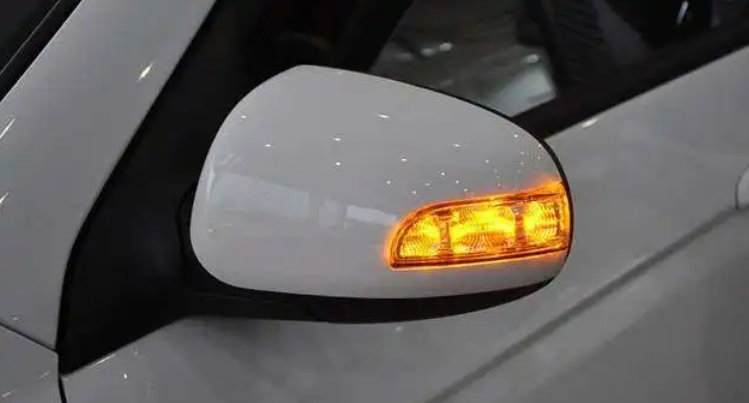 转弯灯光是不是上左下右