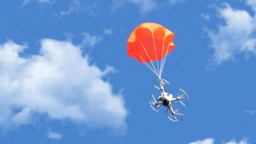 民航为什么不配降落伞