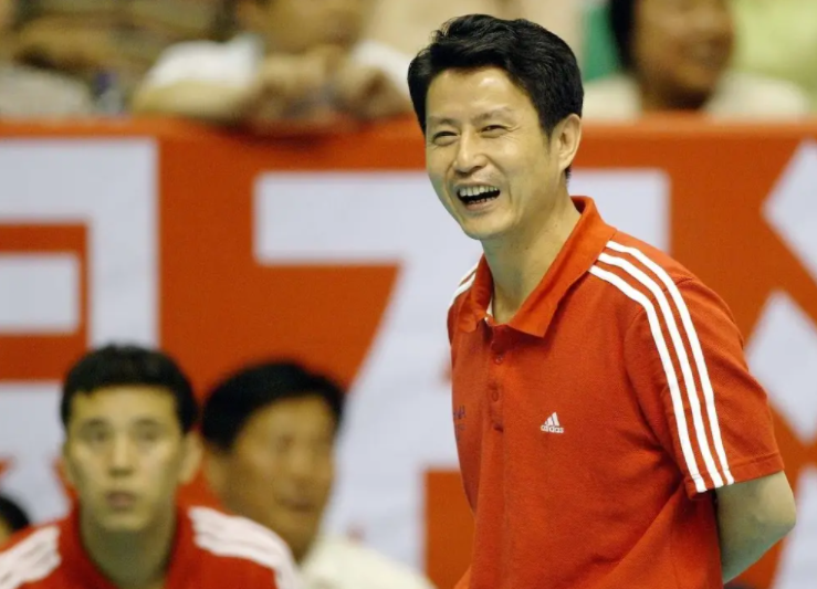 中国女排男教练是谁