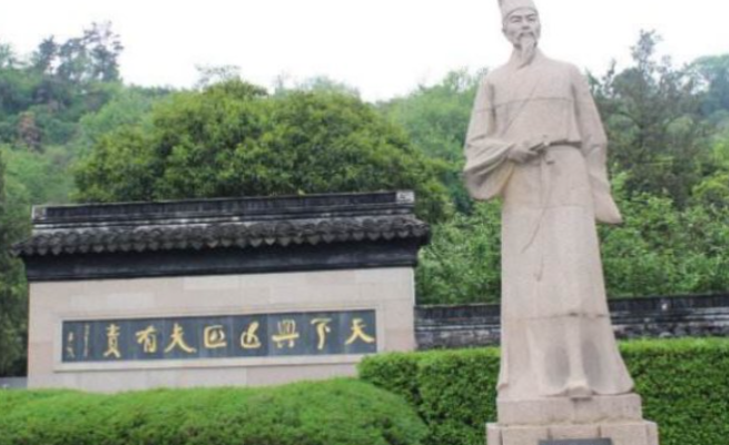 天下郡国利病书是由谁写的