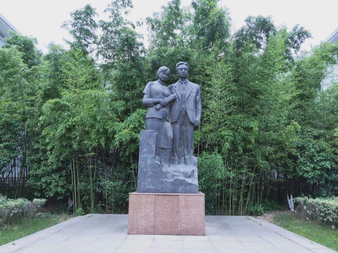 人生得一知己足矣是鲁迅送给谁的