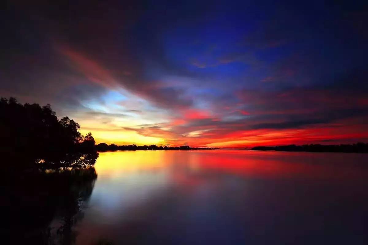 朝霞不出门晚霞行千里是什么意思