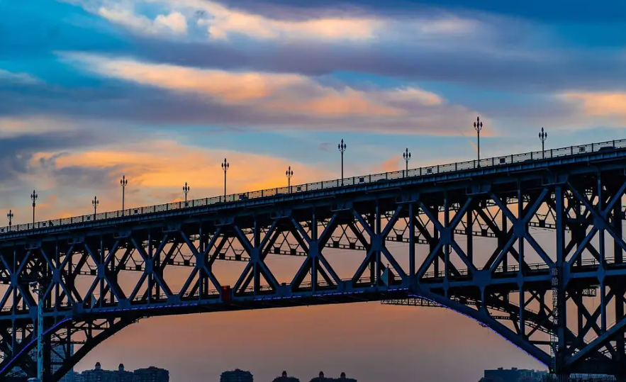 南京长江大桥全长多少米？