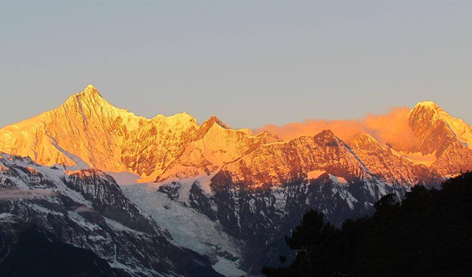 梅里雪山海拔是多少米
