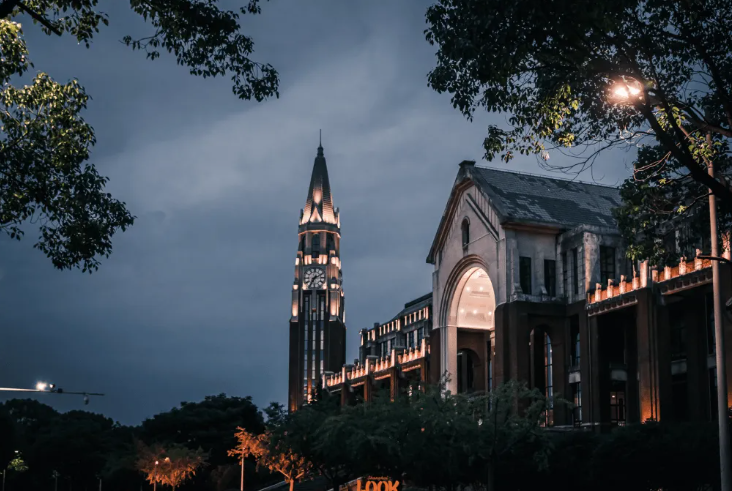 华东政法是不是211