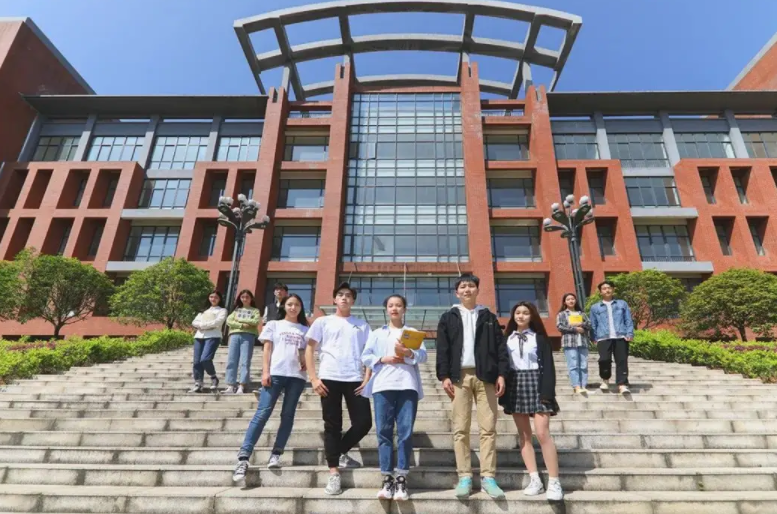 湖北商贸学院学费多少