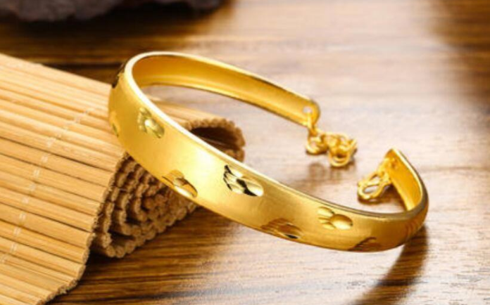 金手镯戴在哪个手上比较好