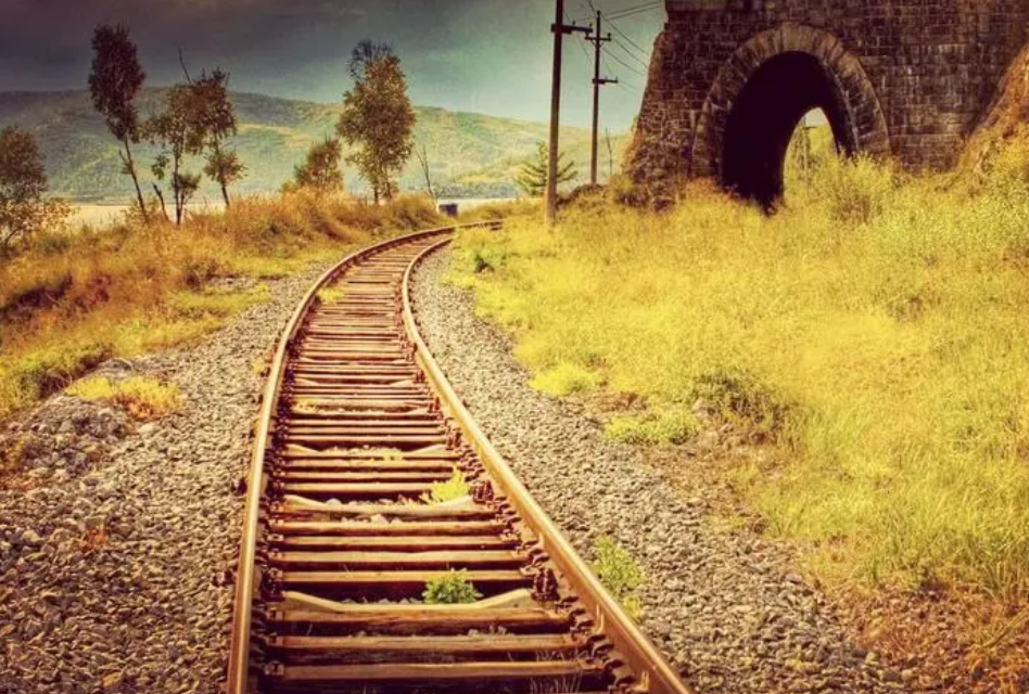 远路风尘是不是成语