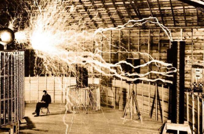 第一个发明电的人是谁