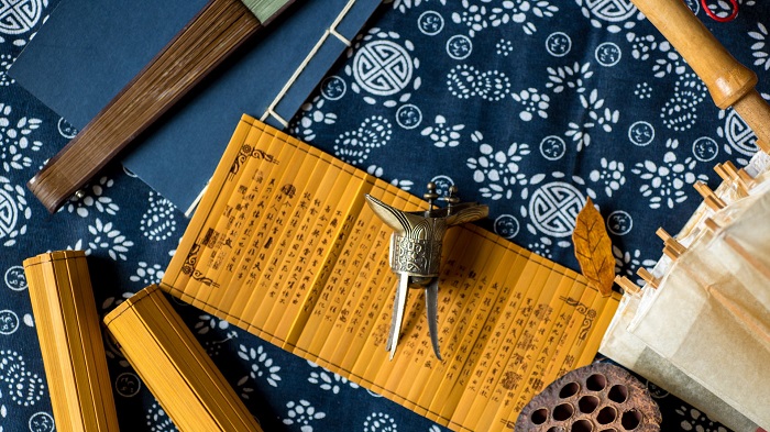 第一部编年体史书是什么