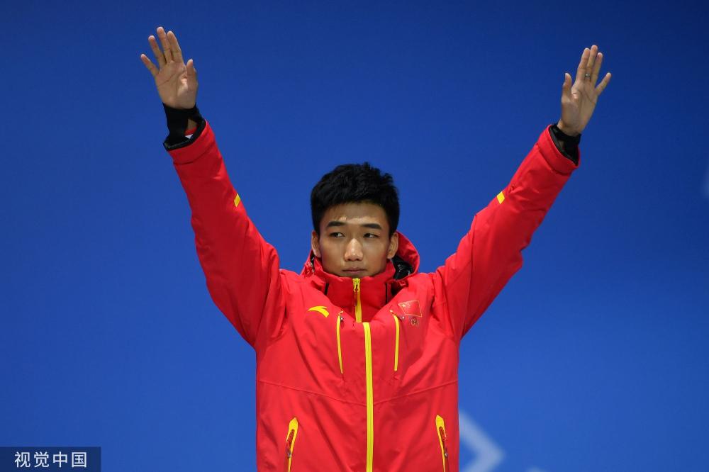 2022冬奥会中国旗手是谁