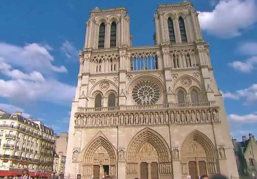 巴黎圣母院的作者是谁?