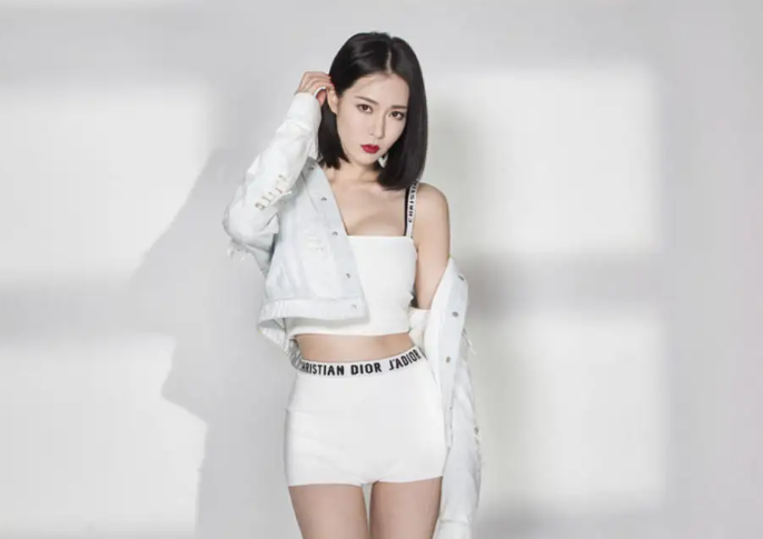 白素是谁扮演的