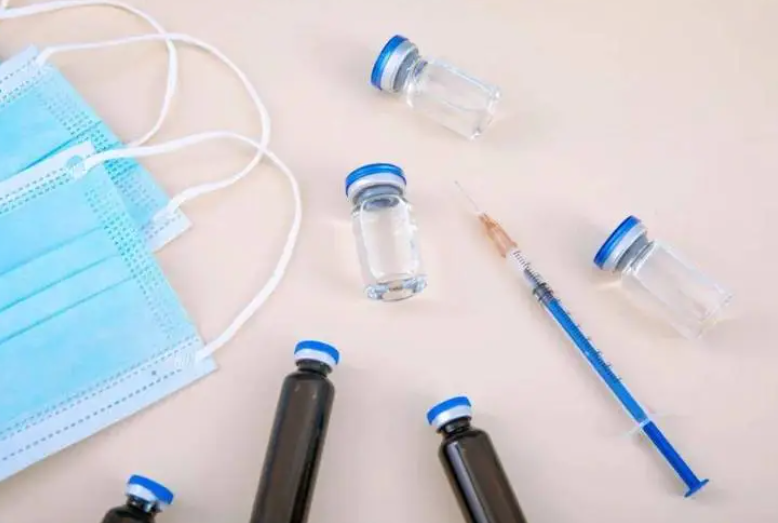 疫苗是谁研究出来的