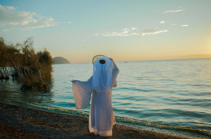 所谓伊人在水一方出自哪首诗