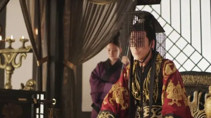 曹丕死后谁继承王位？