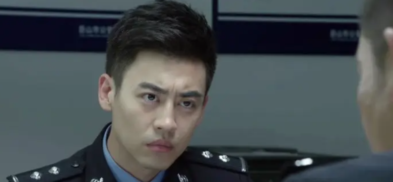 警察锅哥简凡最后和谁在一起了