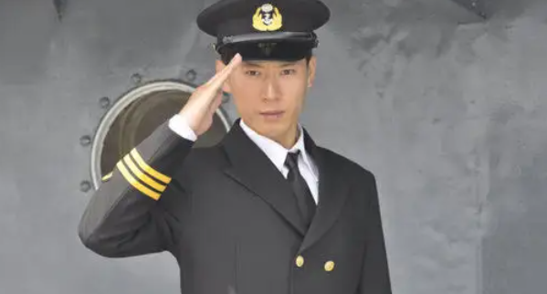 大宅门中成年李天意的扮演者是谁？