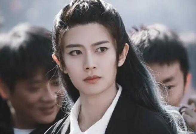 与君初相识一共几集