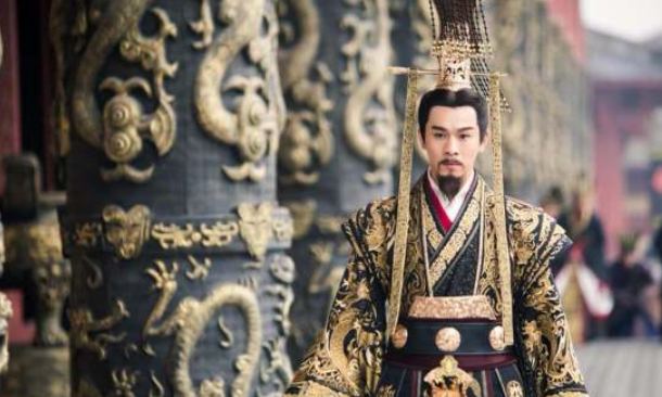 第一个皇帝是谁 叫什么名字