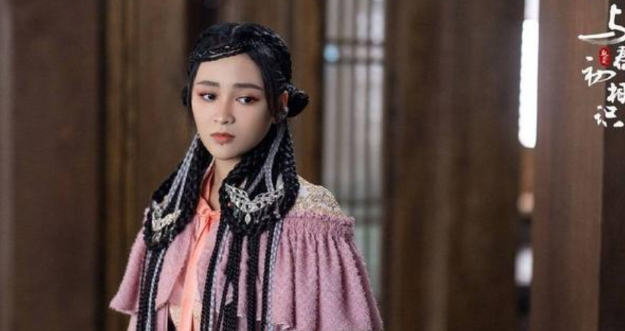 与君初相识卿瑶是谁