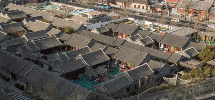北京四合院的大门一般开在哪个角上？