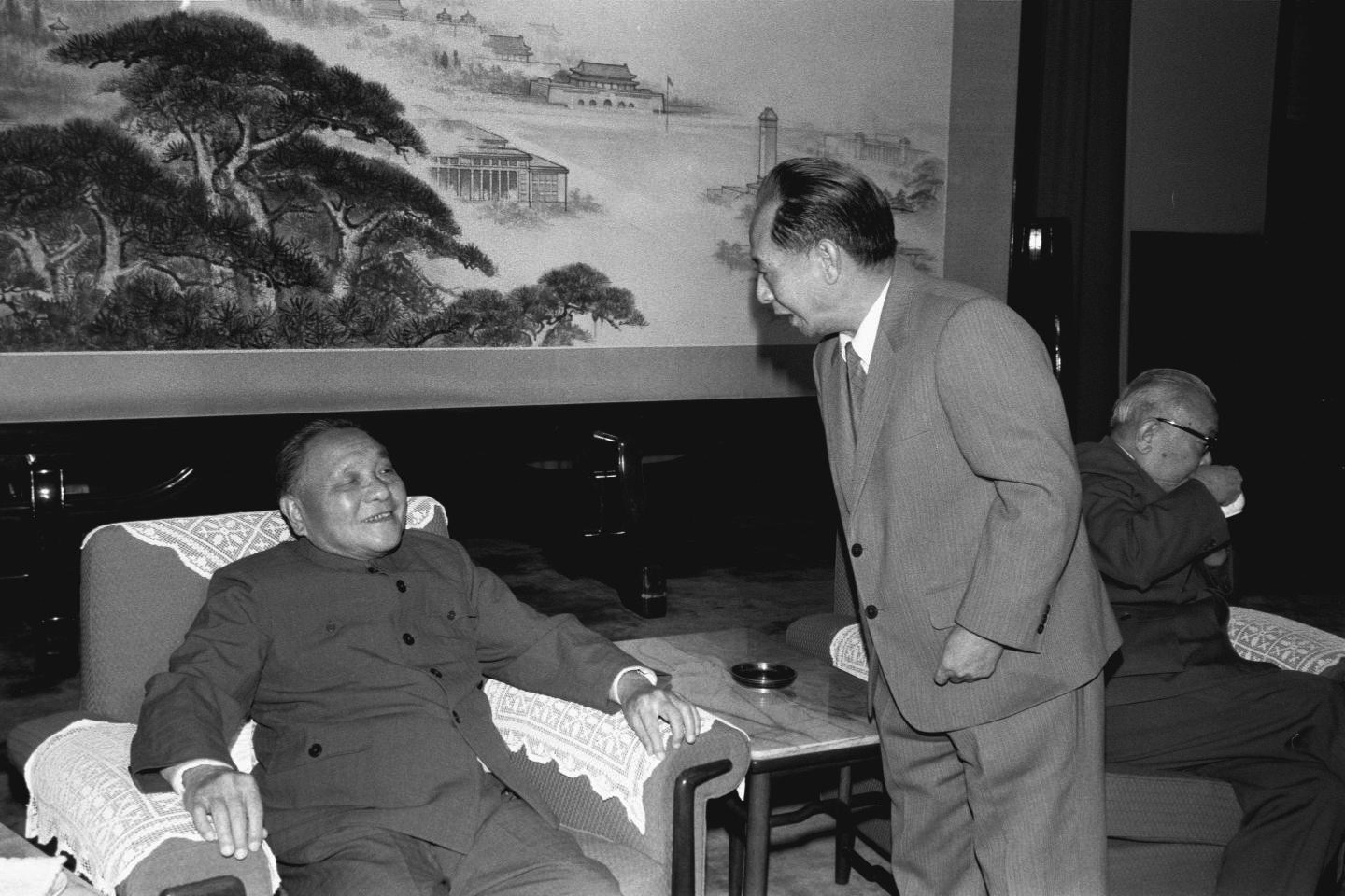 邓小平是不是主席