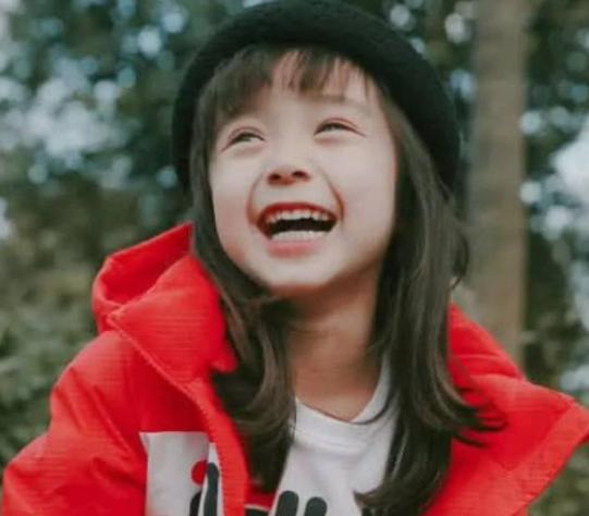 奇迹笨小孩小女孩是谁演的
