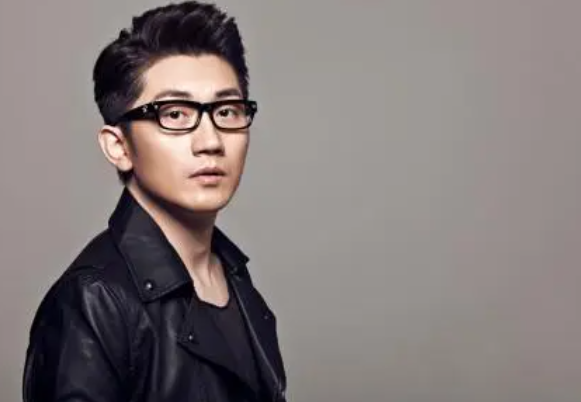 与君初相识片头曲是谁唱的