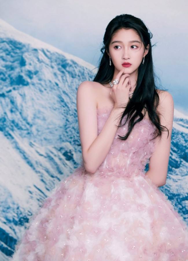 鹿晗的女朋友是谁