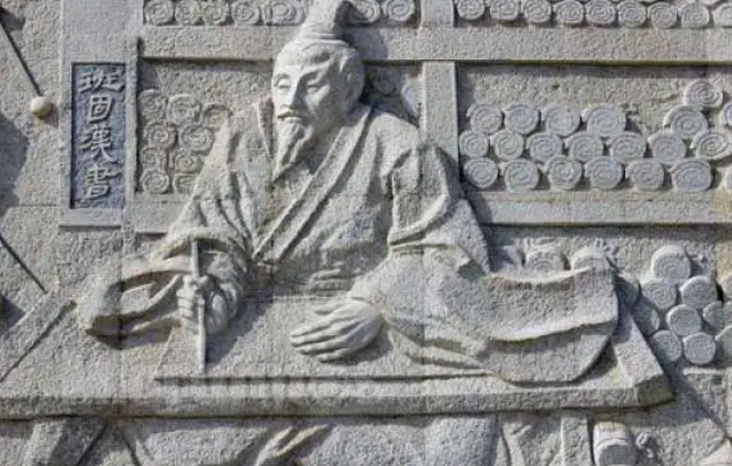 汉书是由东汉时期史学家谁编撰