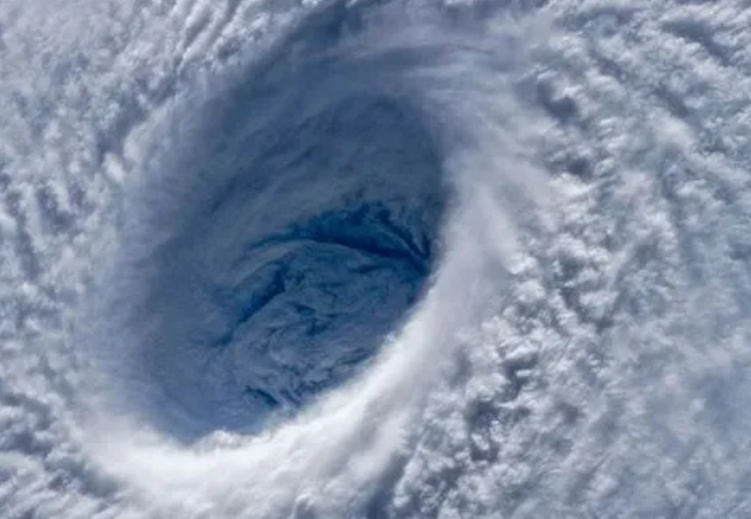 水变成水蒸气体积变大还是变小