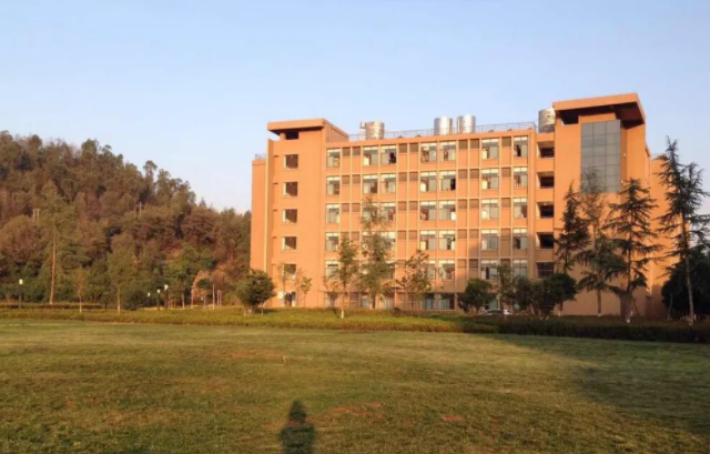 云南艺术学院是几本