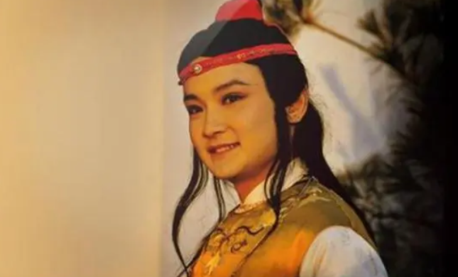 紫娟是谁的丫头