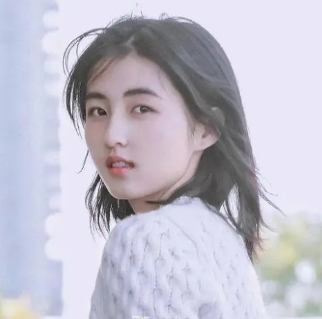 张子枫多高