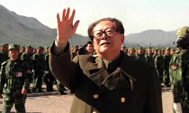 学习雷锋同志弘扬雷锋精神谁题词