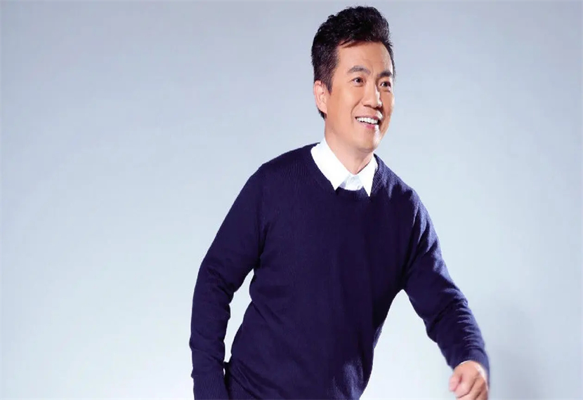 黄健翔是干什么的