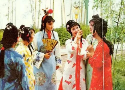 红楼梦是哪个朝代