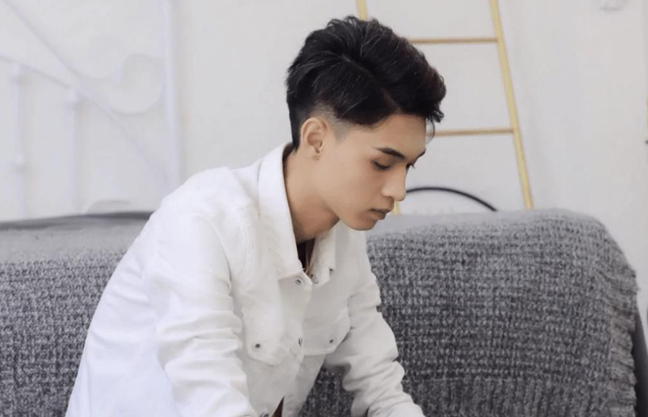 秦霄贤多大