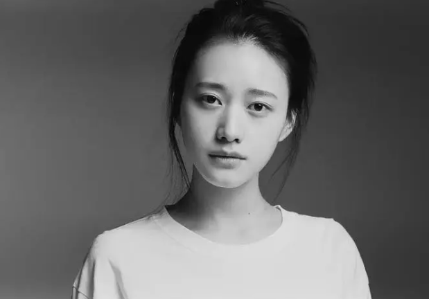 追爱家族董依依扮演者是谁