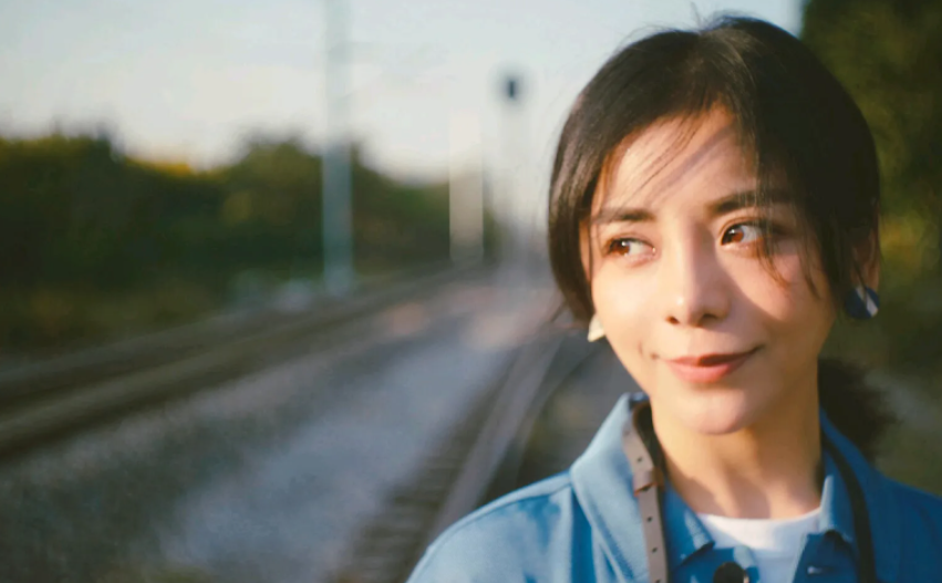 心居片尾曲谁演唱的