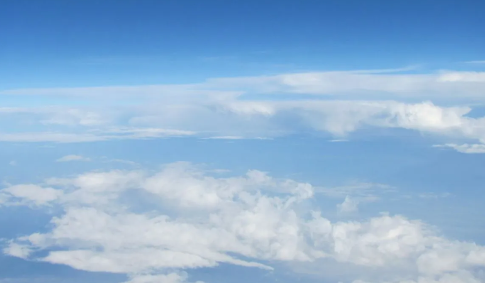 云是液体还是气体