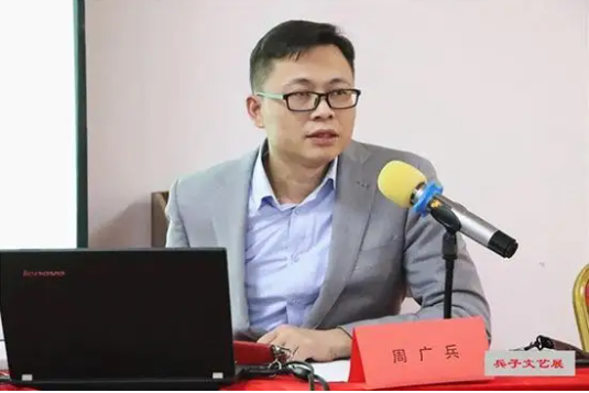 冬奥组歌由哪一位退伍军人作词