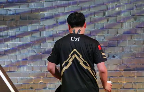 uzi为什么退役