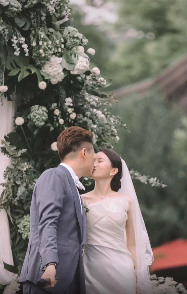 沈涛的老婆是不是费费