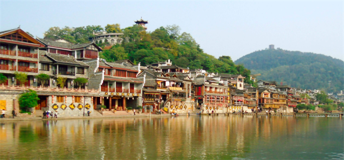 凤凰古城在湖南哪里