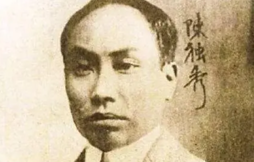 党的一大决定谁为书记