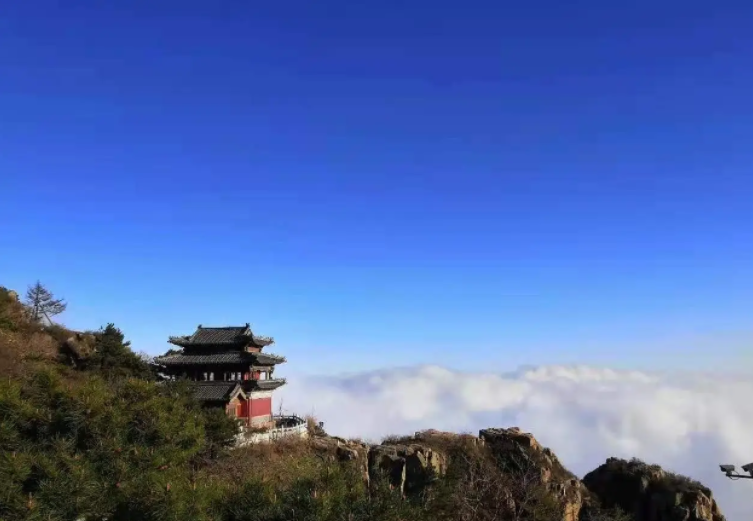 会当凌绝顶一览众山小这句诗出自哪首诗