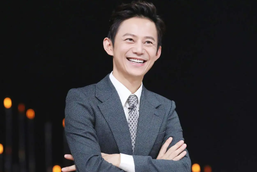 何炅是哪个大学的教授
