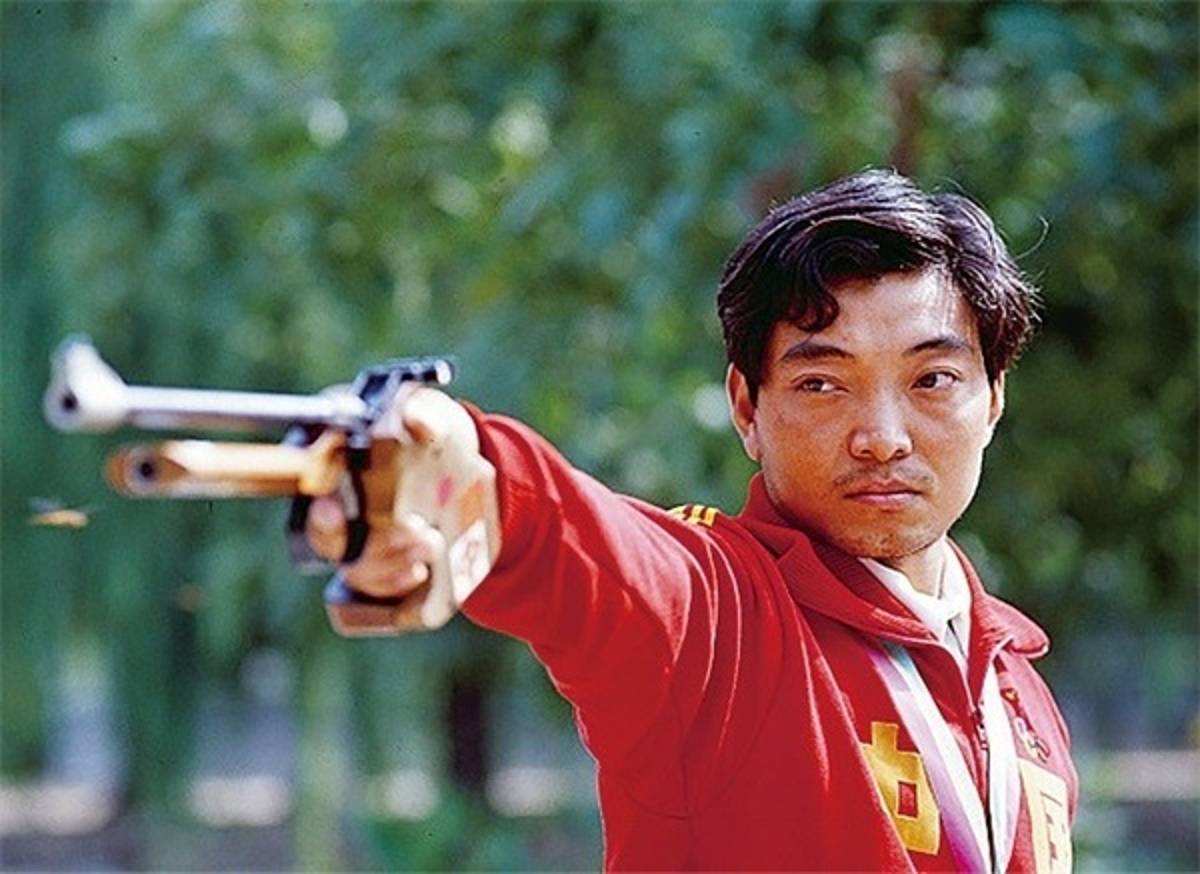 中国第一位冬奥会冠军是谁